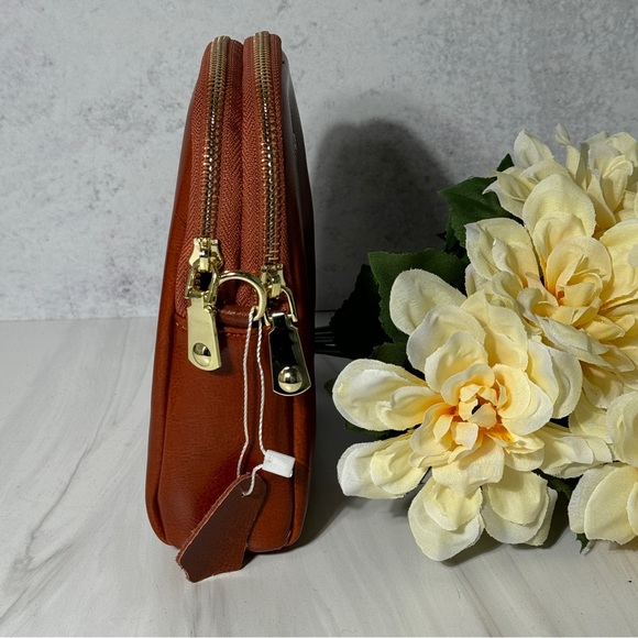 Genuine Leather Crossbody Phone Purse - Picture 5 of 9